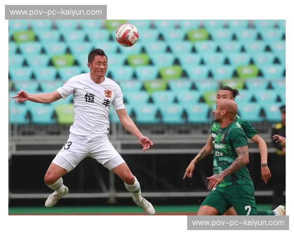 绿城与贵州:一场关于足球、梦想与归属的绿野情书 绿城与贵州:一场关于足球、梦想与归属的绿野情书